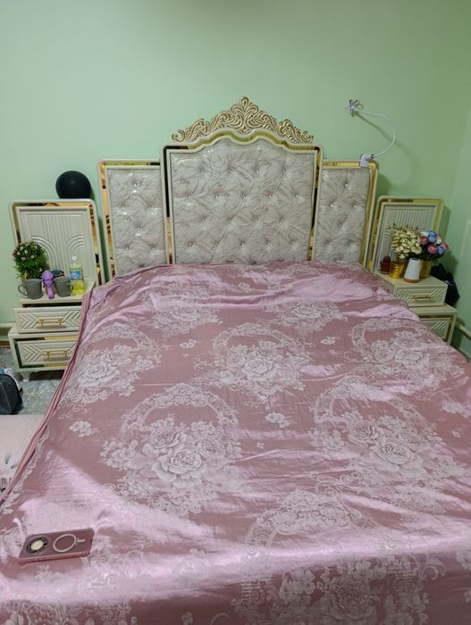 Spalniy garnitur sotiladi