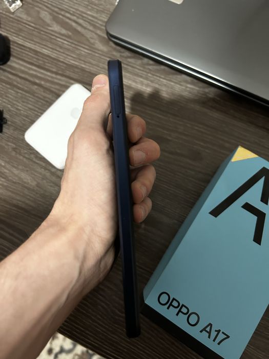 Телефон смартон Oppo a17