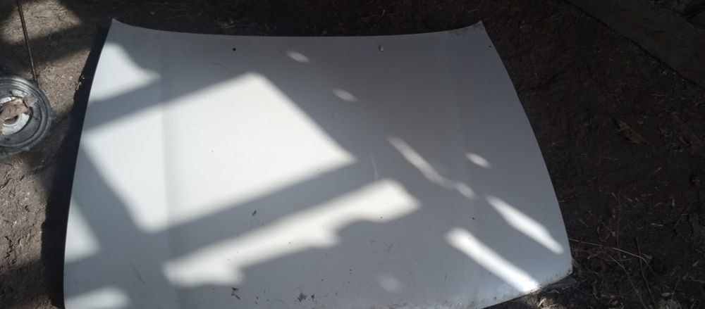 Продам капот на тойоту Авалон 95