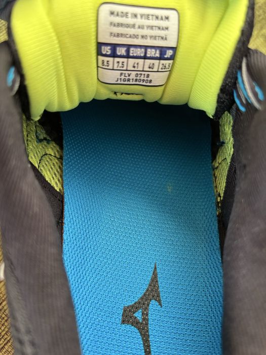 Маратонки Brooks и Mezuno