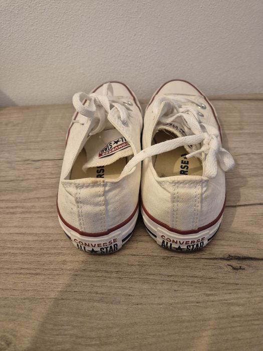 Converse tenesi albi