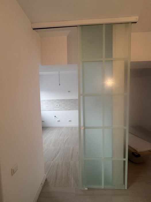 Ușă culisantă din sticlă sablată – 133 x 281 cm