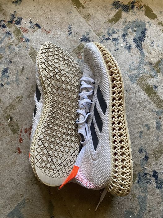 Продам мужские кроссовки adidas