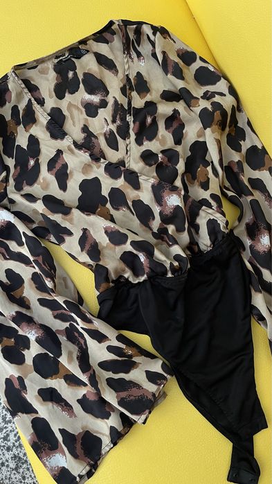 Елегантно боди на Boohoo с ефектен ръкав