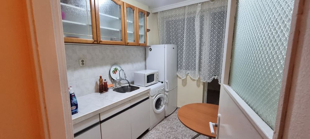 Давам под наем обзаведена гарсониера в центъра