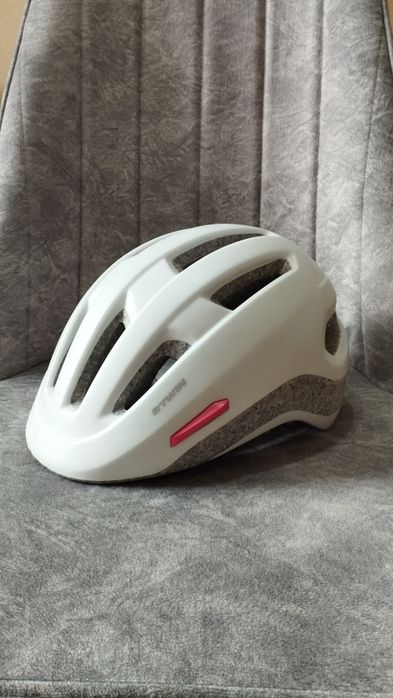 Продам велошлем новый Btwin