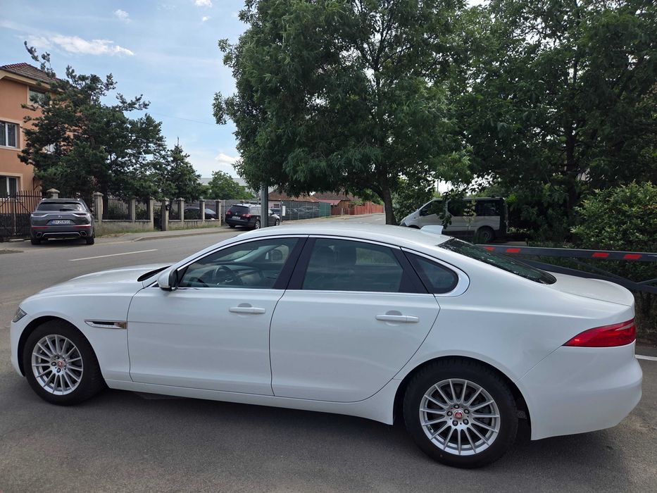 Jaguar XF Prestige 2.0D 180cp E6 automat ZF 8+1 led camera 159000km 12990eu neg /schimb