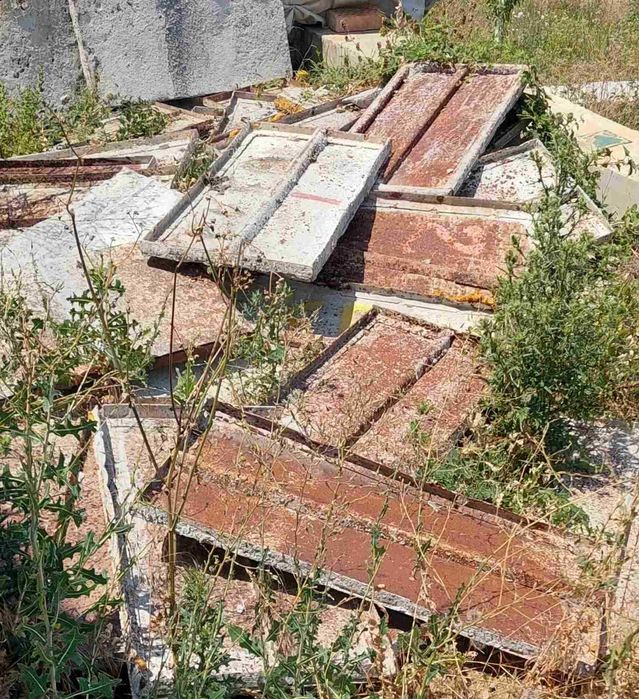 продавам - тухли единички, керемиди, железни платна за куфраж , тръби