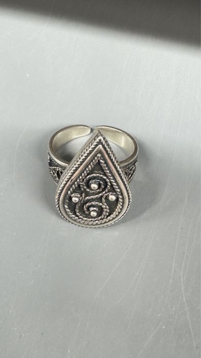 Серебро весом 10,2 г