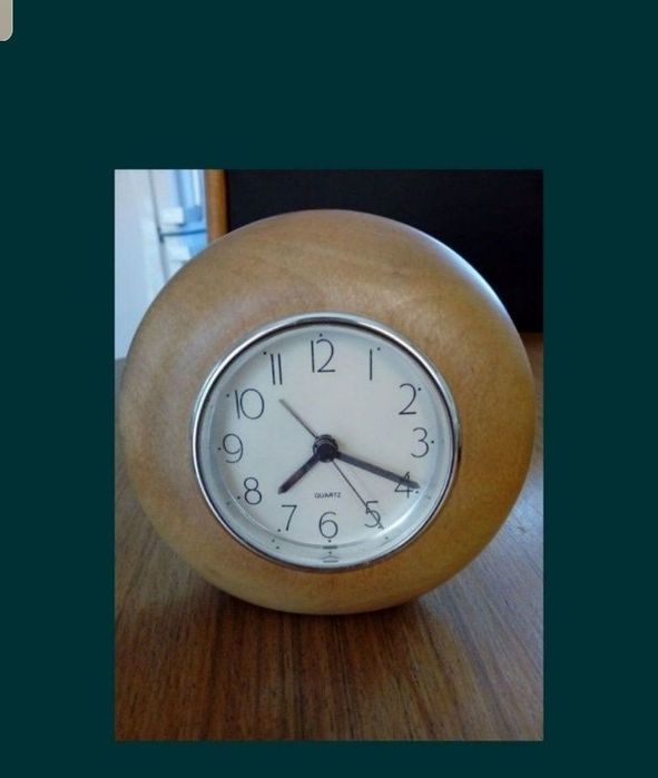 Часовници - настолни и ръчни; стари фотоапарати,броеници, стари телеф.