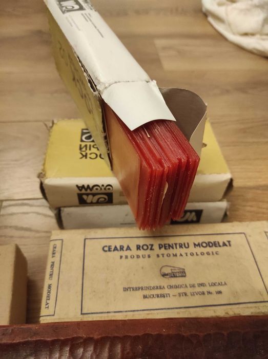 Ceară de modelat tehnică dentară și în alte scopuri. Roz și roșu. 3,5 kg.
