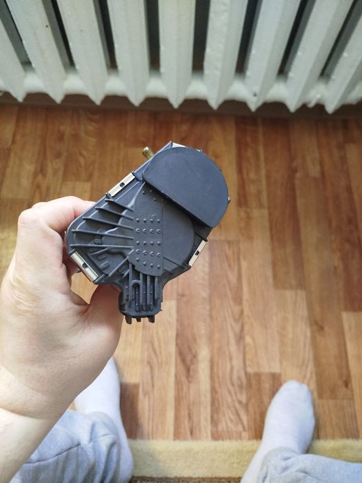 Дроссельная заслонка