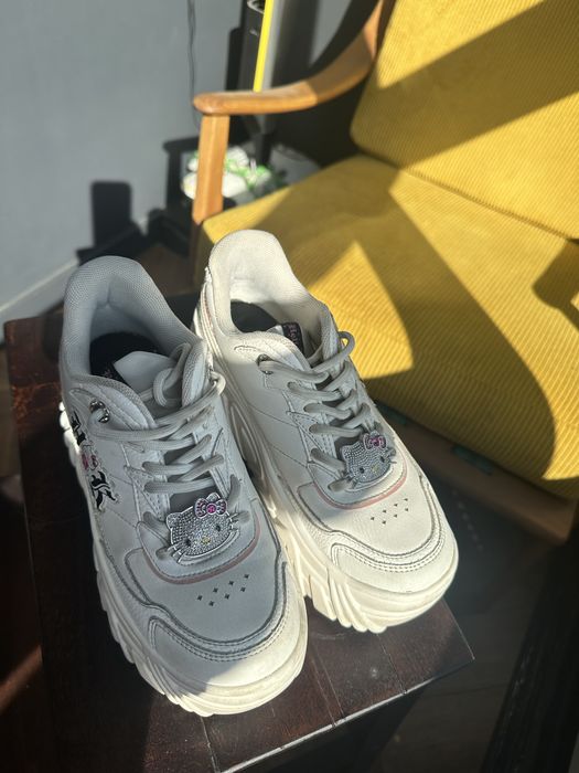 Кроссовки Bershka х Hello kitty размер 35