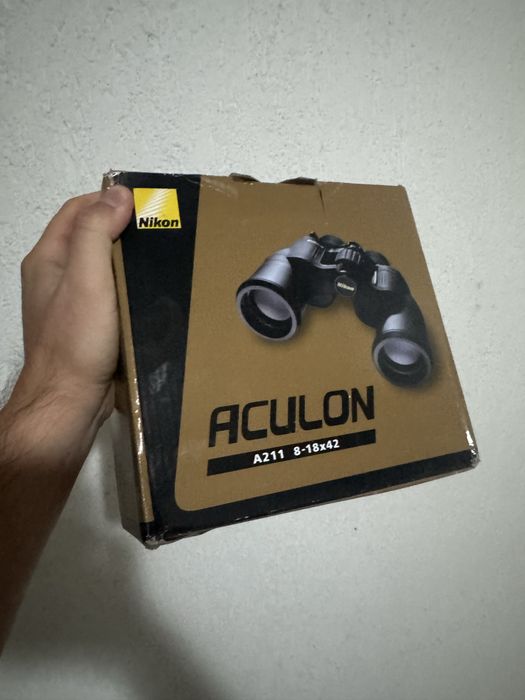 Binoclu Nikon Aculon A211 8-18x42, Negru