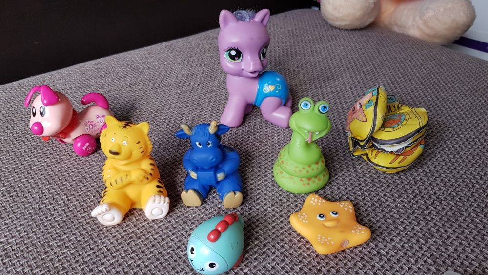 Игрушки и погремушки.