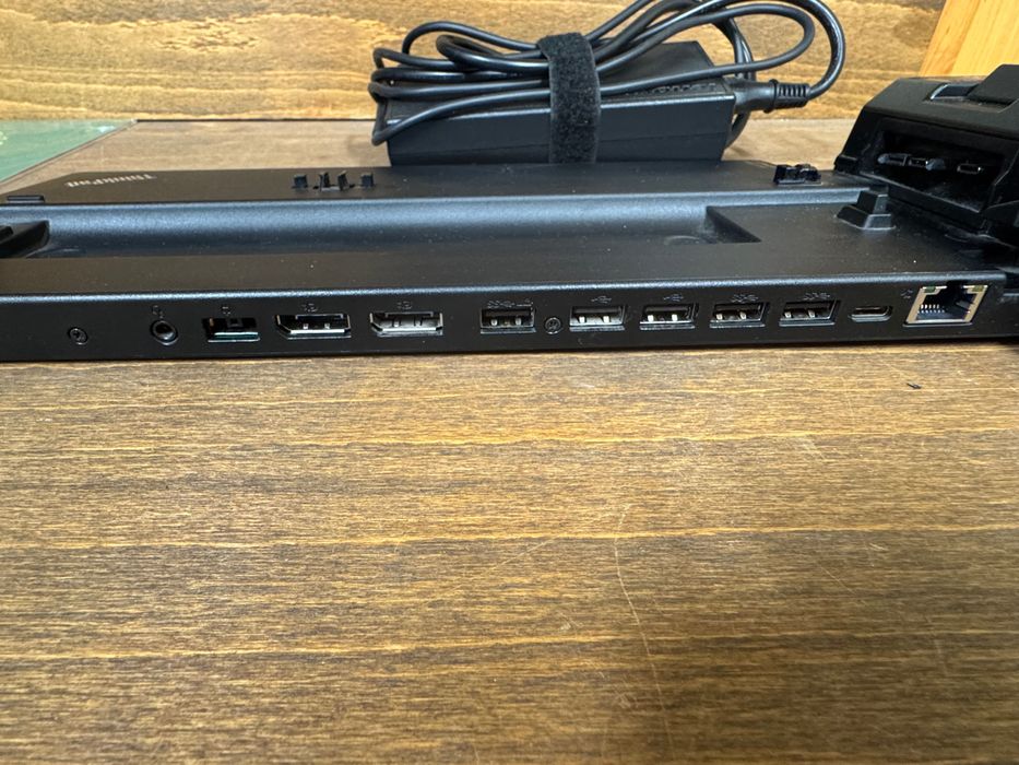 Продавам докинг станция Lenovo