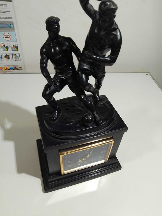 Оригин. антикварные настоль. часы Касли, модель знаменитые Футболисты