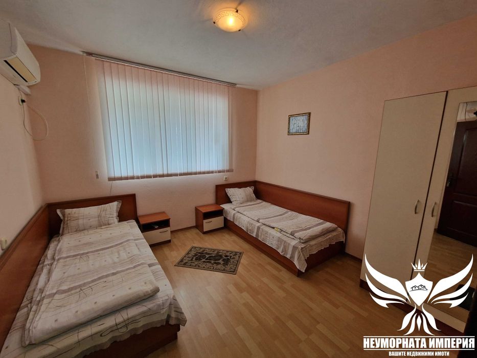 Продавам хотел,магазин,кафене, ресторант РЗП 820кв земя 680кв с.Червен