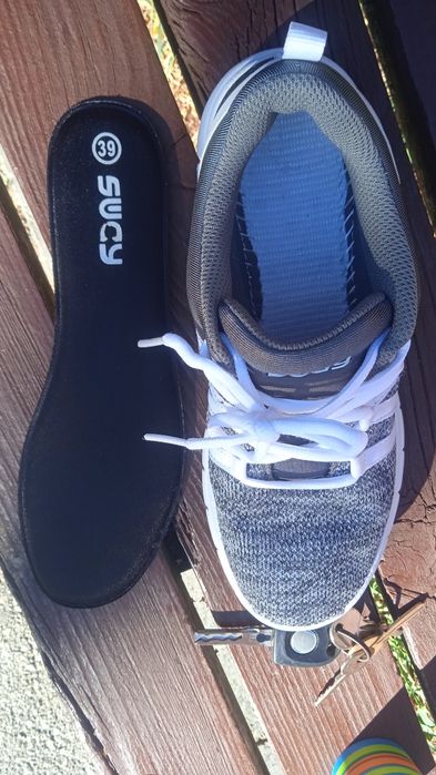 Дамски олекотени маратонки