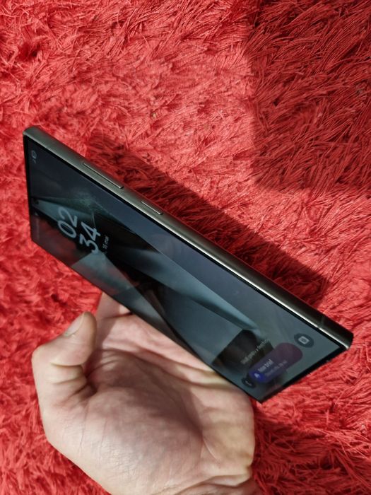 -Samsung S24Ultra Black 1,02Tb 12Ram ireprosabil stare perfecta doar telefonul poze reale nici o restrictie nici o interventie/reparatie
-Am