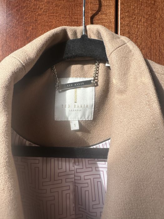 palton bej Ted Baker London