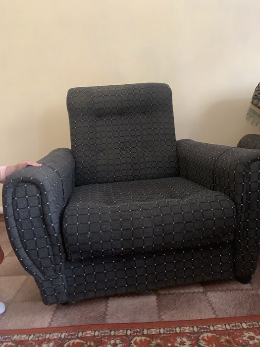 Диван и два кресла продам
