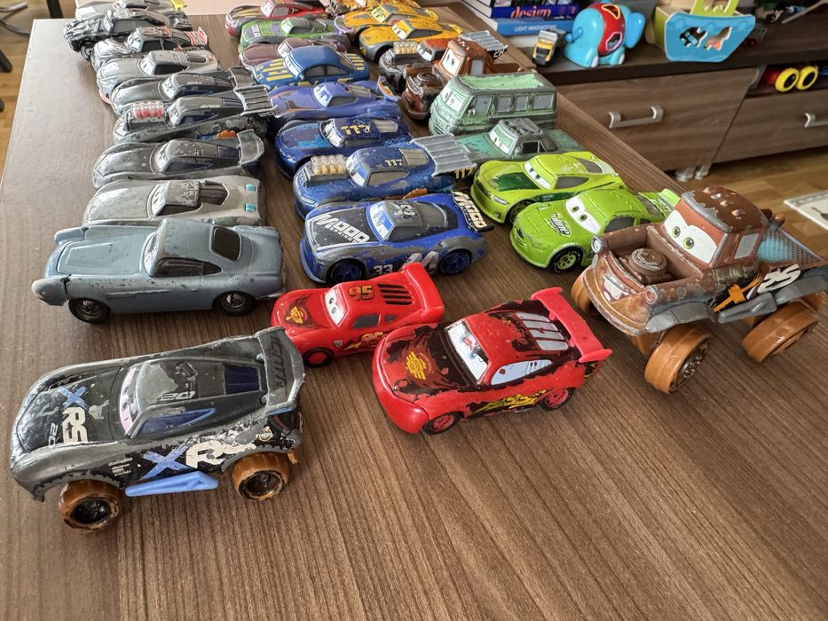 30 masinute Disney Cars pret lot