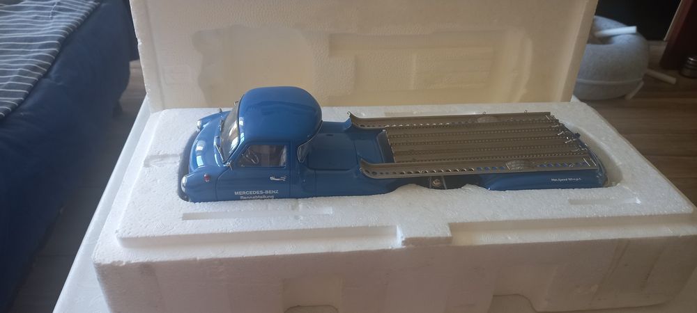 CMC Mercedes Benz  Renntransporter 1:18