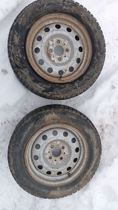 Продам шины зимние.