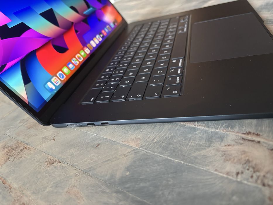 MacBook Air 15 M3 (2024) 8GB / 256GB – 97% батерия – като нов