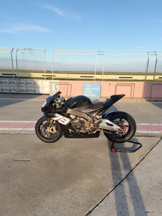 Aprilia Tuono V4R