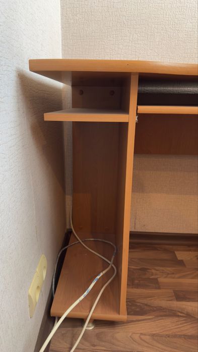 Письменый стол, в хорошем состоянии