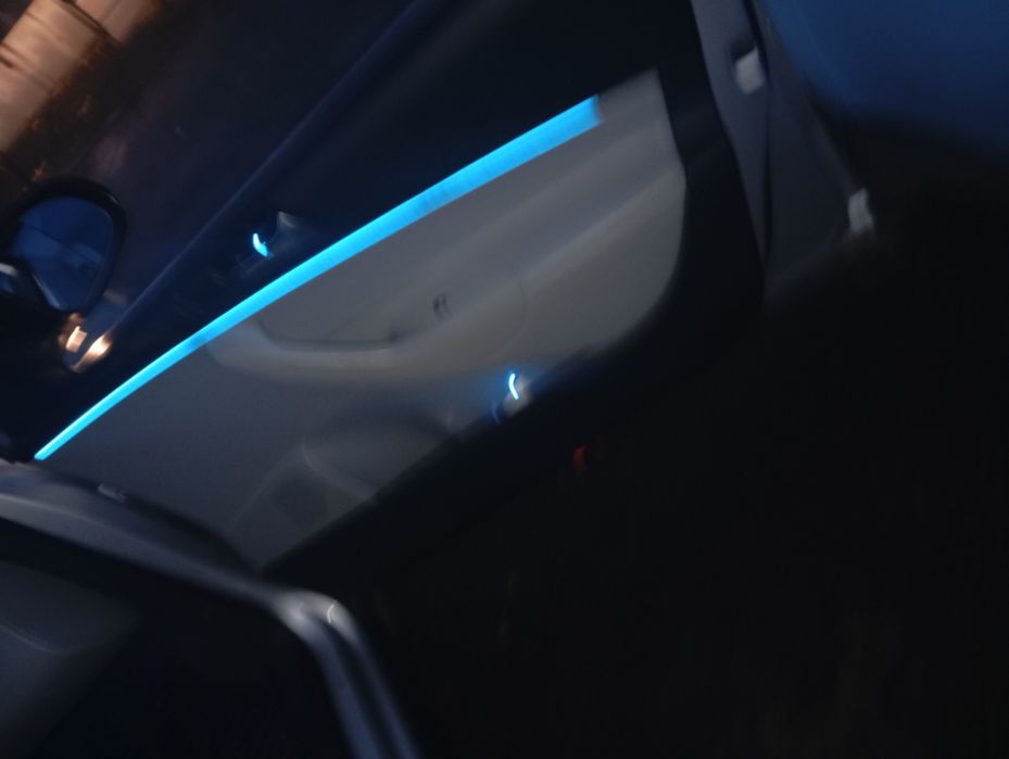 Retapitari plafoane, detailing auto și lumini ambientale