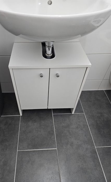 Шкаф за баня запазен