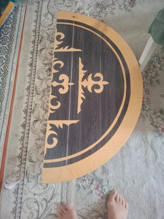Продам стол размер 100 см × 100 см