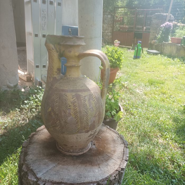 Бусинска стомна  .