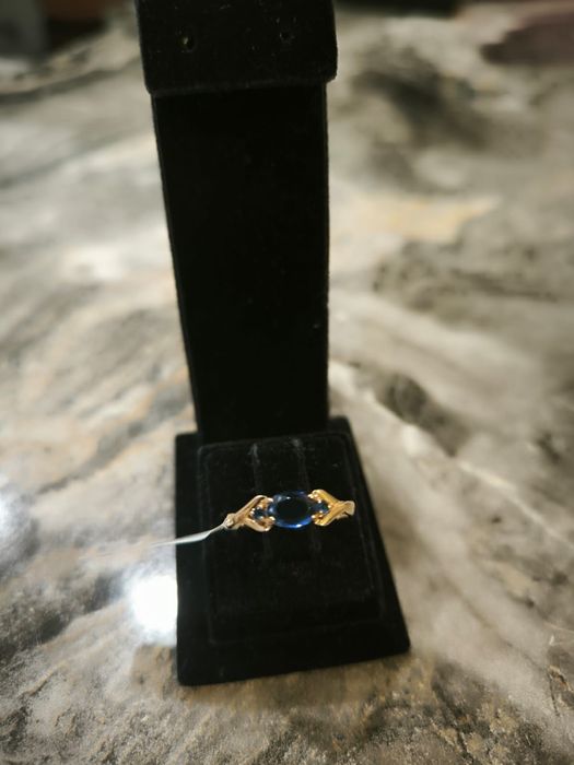 Золотое красивое кольцо