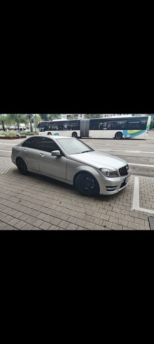 Vând Mercedes Benz w 204