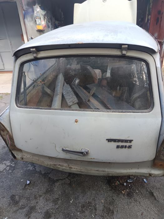 Vând Trabant. Cu acte la zi și fiscal