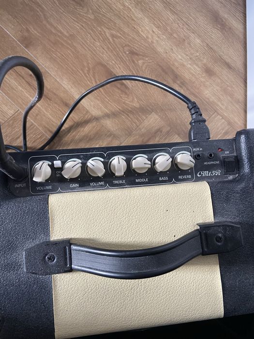 Электрогитара Squier Fender Stratocaster Комбоусилитель Cort