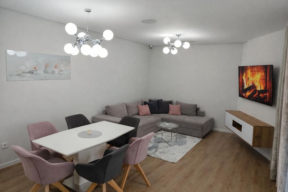 Дава се под наем Тристаен апартамент в Бургас, Сарафово - 114 кв.м за 897.6 € - Снимка #1