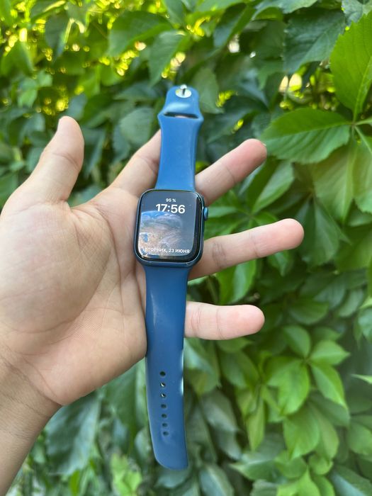 Apple Watch 7 blue