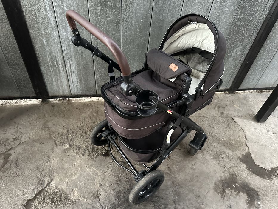 Продам детскую коляску 3 в 1