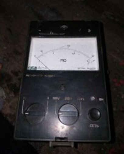 Мегаомметр электромеханический