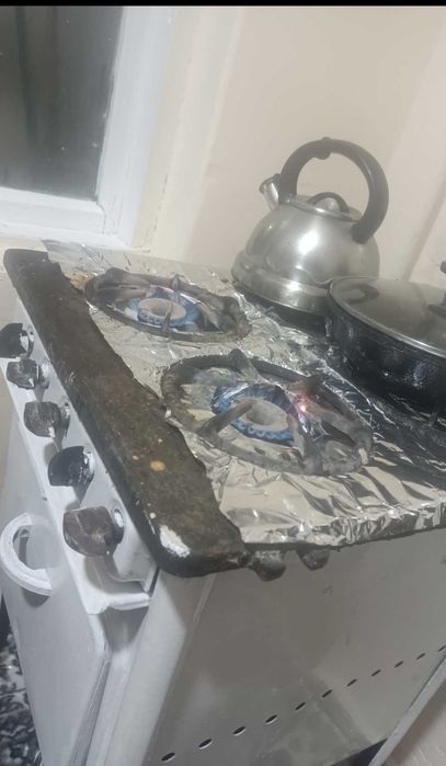 Ishlab turgan GAZ PLITASI sotiladi