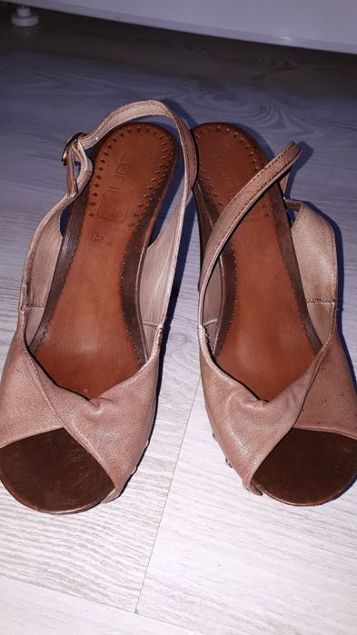 Saboti maro. Mărime 38. Sunt noi