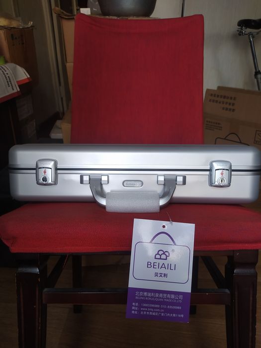 Продам алюминиевый кейс-дипломат