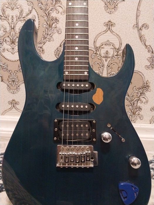 Elektra gitara srochna sotiladi