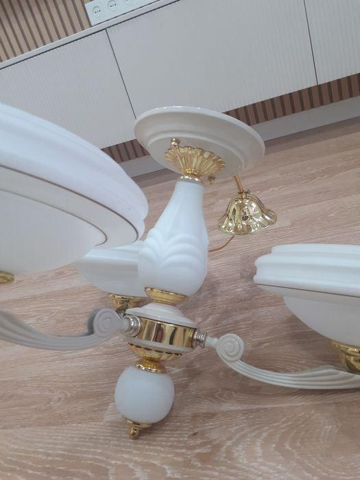 Продам  3-х рожковую люстру