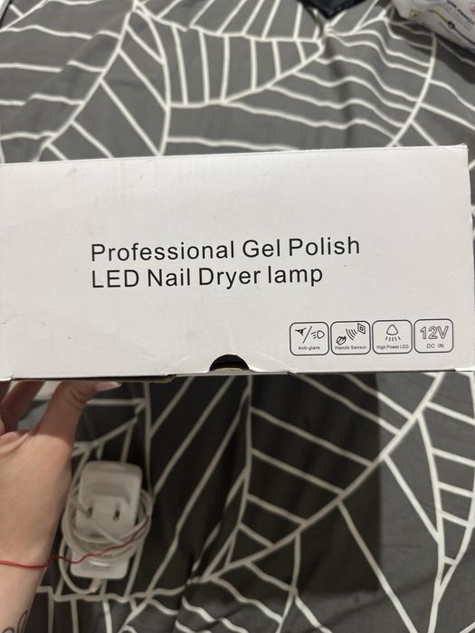 Лед лампа за нокти